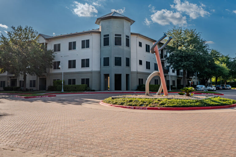 real-estate-photography-apartment-exterior-001